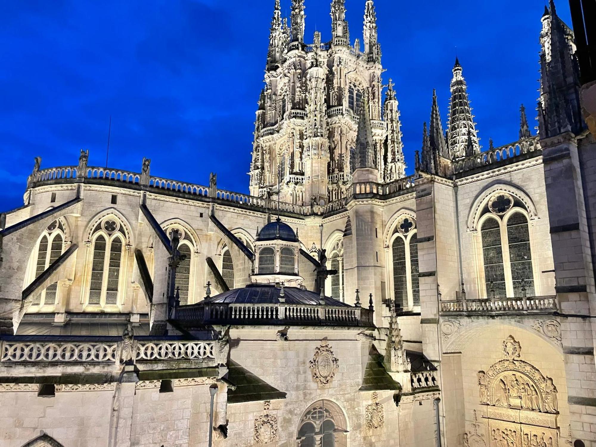 דירות Burgo Acariciando La Catedral Vista Espectacular מראה חיצוני תמונה