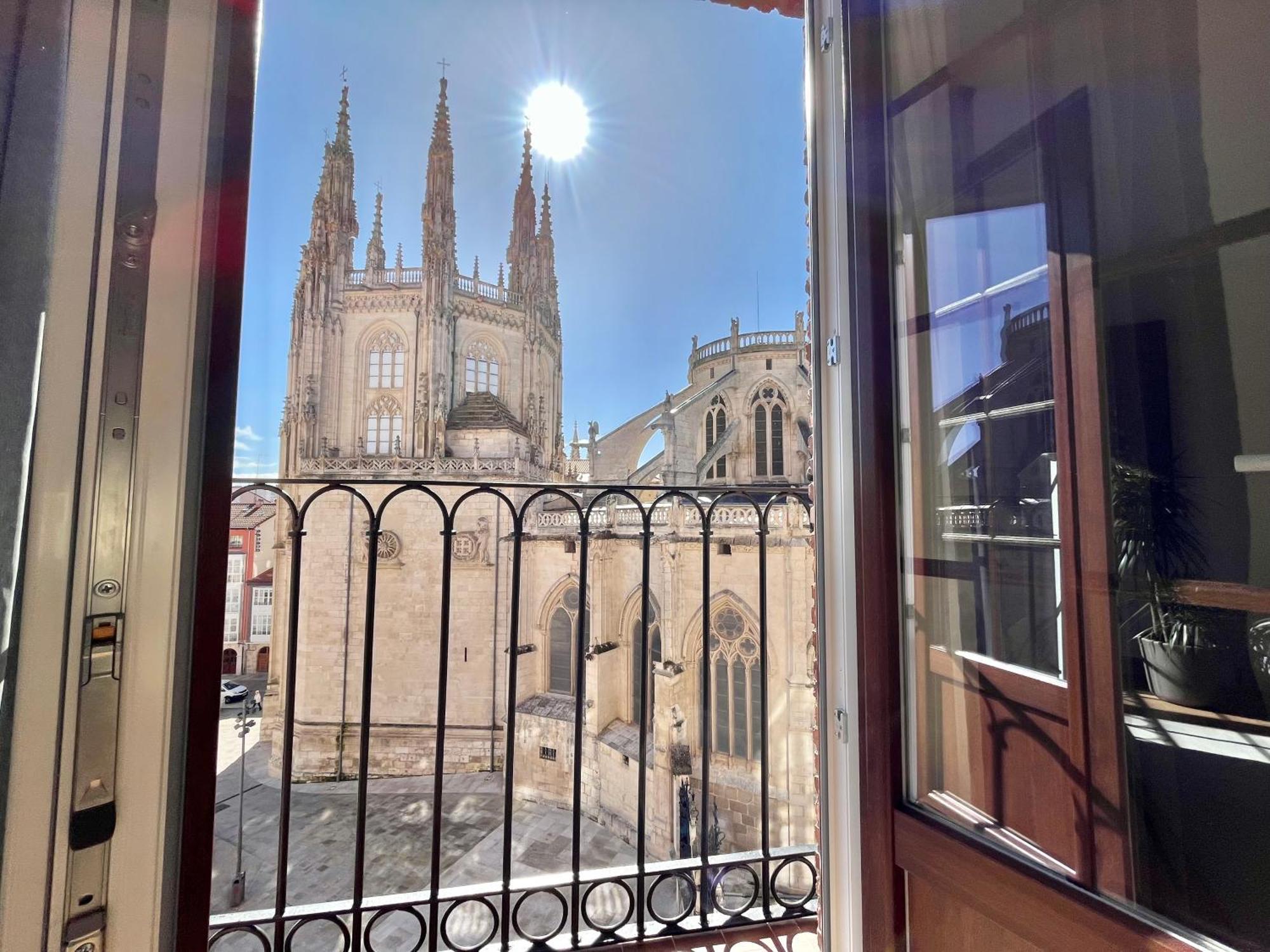 דירות Burgo Acariciando La Catedral Vista Espectacular מראה חיצוני תמונה