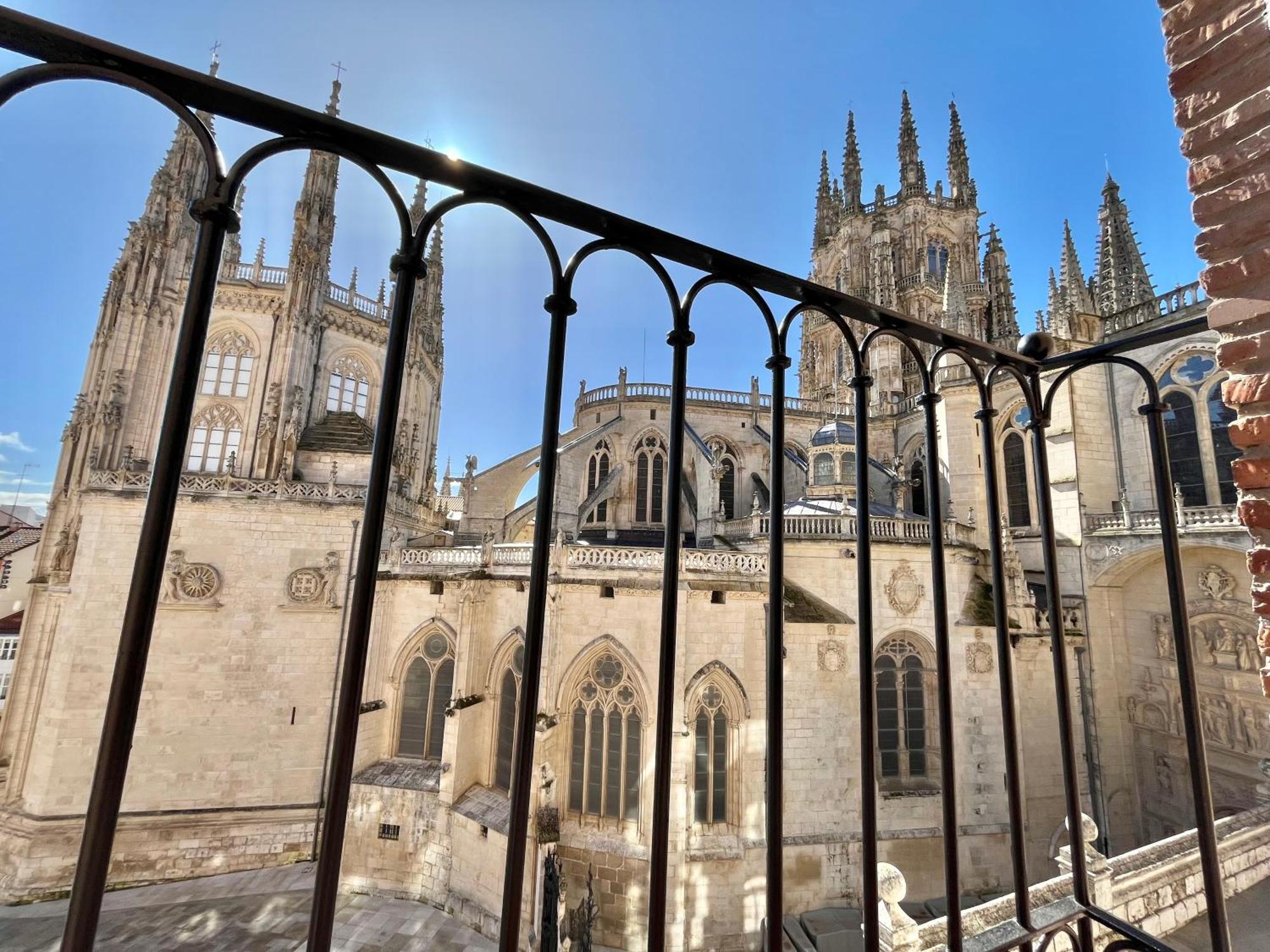 דירות Burgo Acariciando La Catedral Vista Espectacular מראה חיצוני תמונה