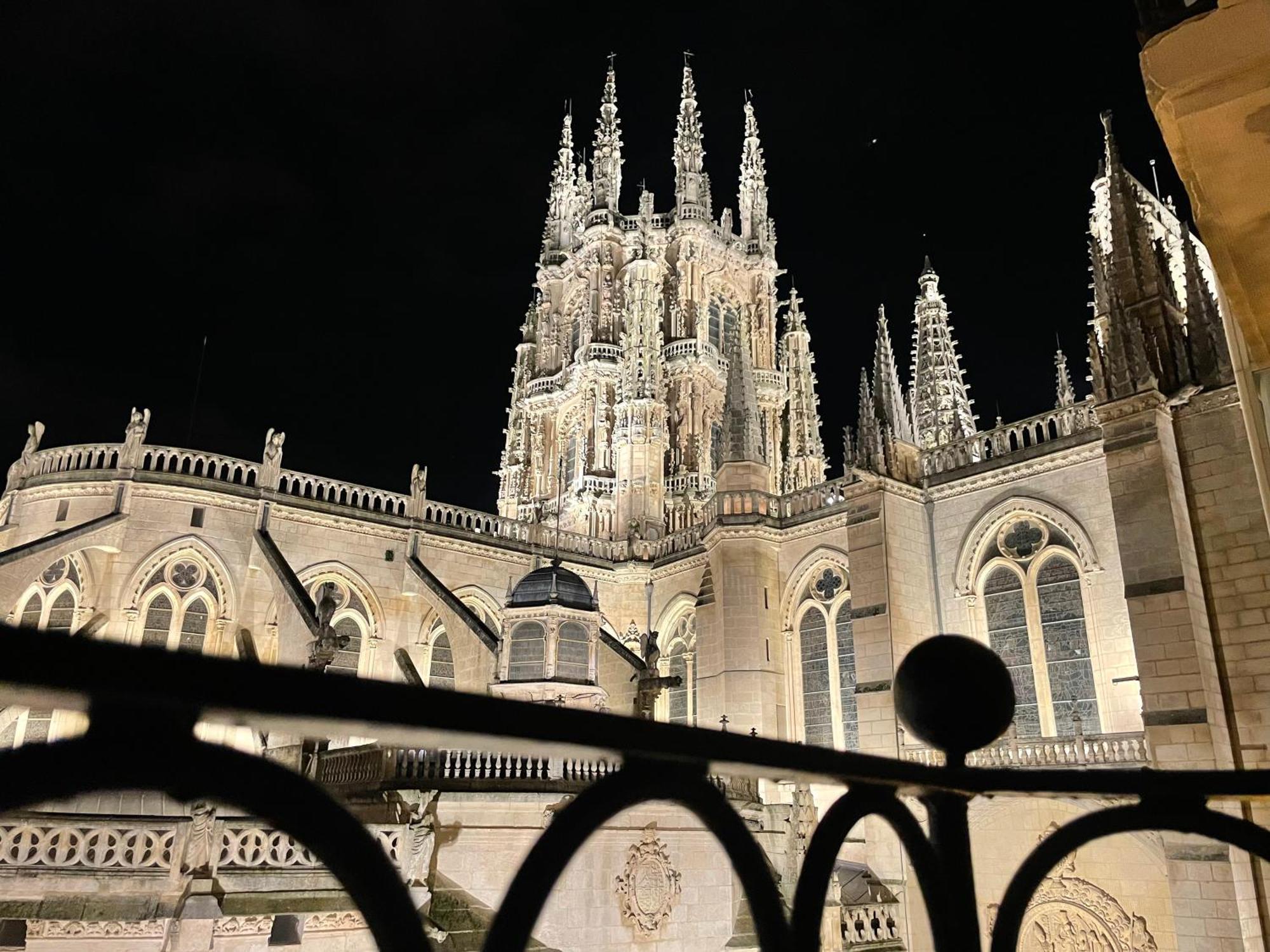 דירות Burgo Acariciando La Catedral Vista Espectacular מראה חיצוני תמונה