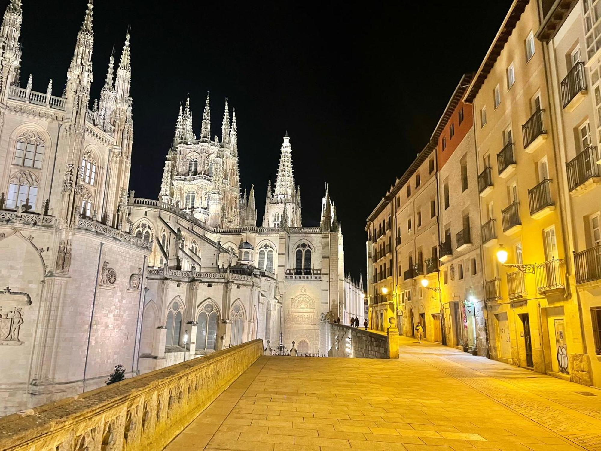 דירות Burgo Acariciando La Catedral Vista Espectacular מראה חיצוני תמונה